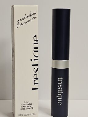 trestique Good Vibes Mascara & built in eyelash curler icelandic black Lacquer
